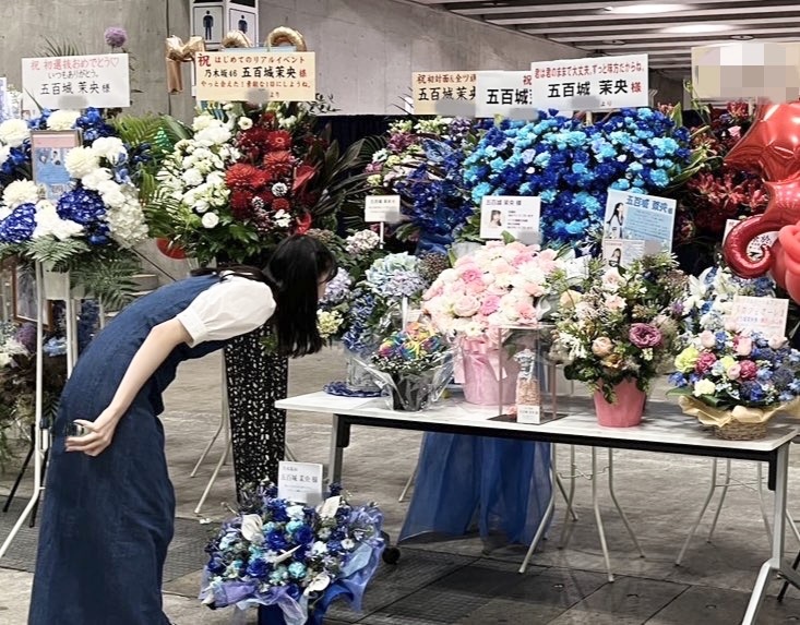 今回の企画では、兵庫県の可愛い制服を着て踊るというもの！
地元でも見た事のある制服ばかりですごく新鮮やった〜みんなが地元に来たような…笑笑
私が着た制服はすごく可愛いと昔から定評があった学校で、袖を通すことが出来て嬉しかったよ😊